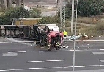 Osmangazi Köprüsü girişindeki kaza trafiği kilitledi