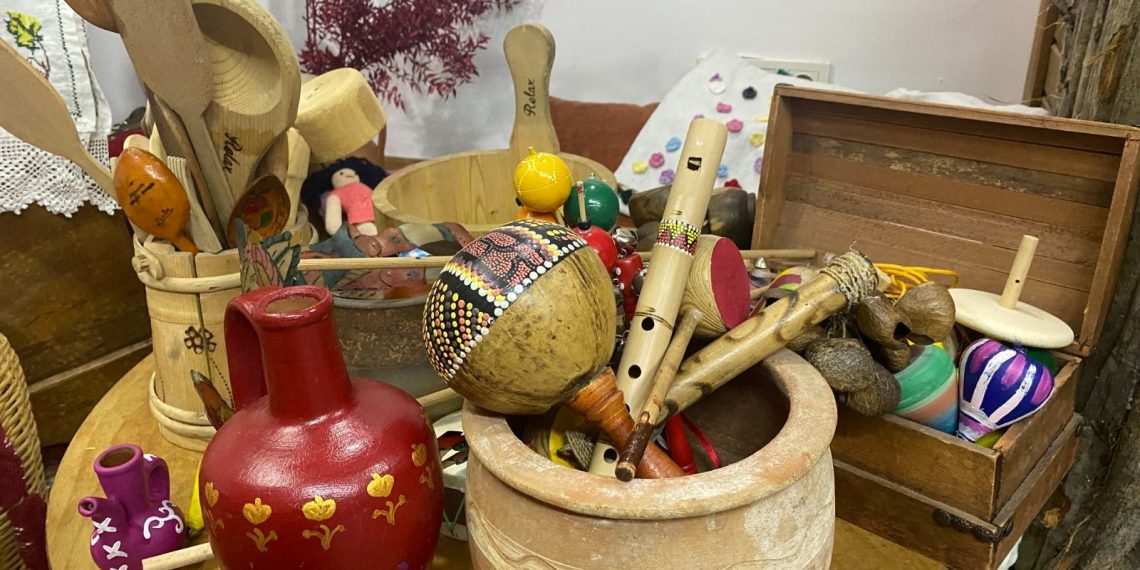 Osmanlı oyuncaklarını yaparak bir kültürü yaşatmaya çalışıyor