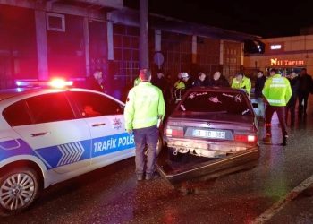 Polisten kaçtı: Aracının lastiği patlayınca yakalandı