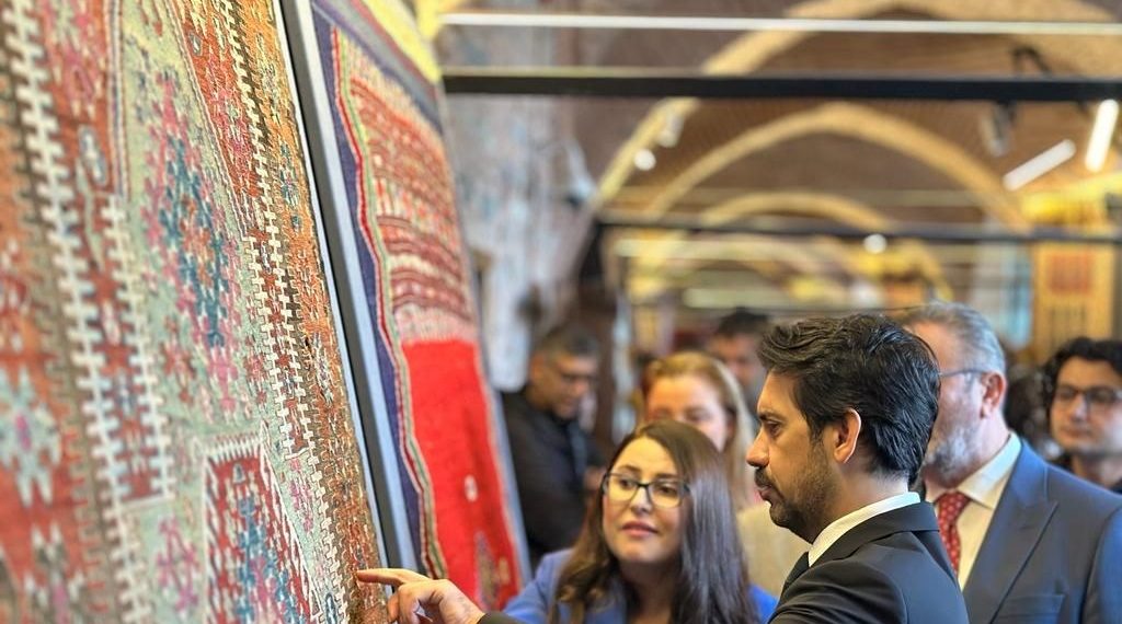 Renkten Motife Anadolu Kilimleri Standı Sultanahmet’te açıldı