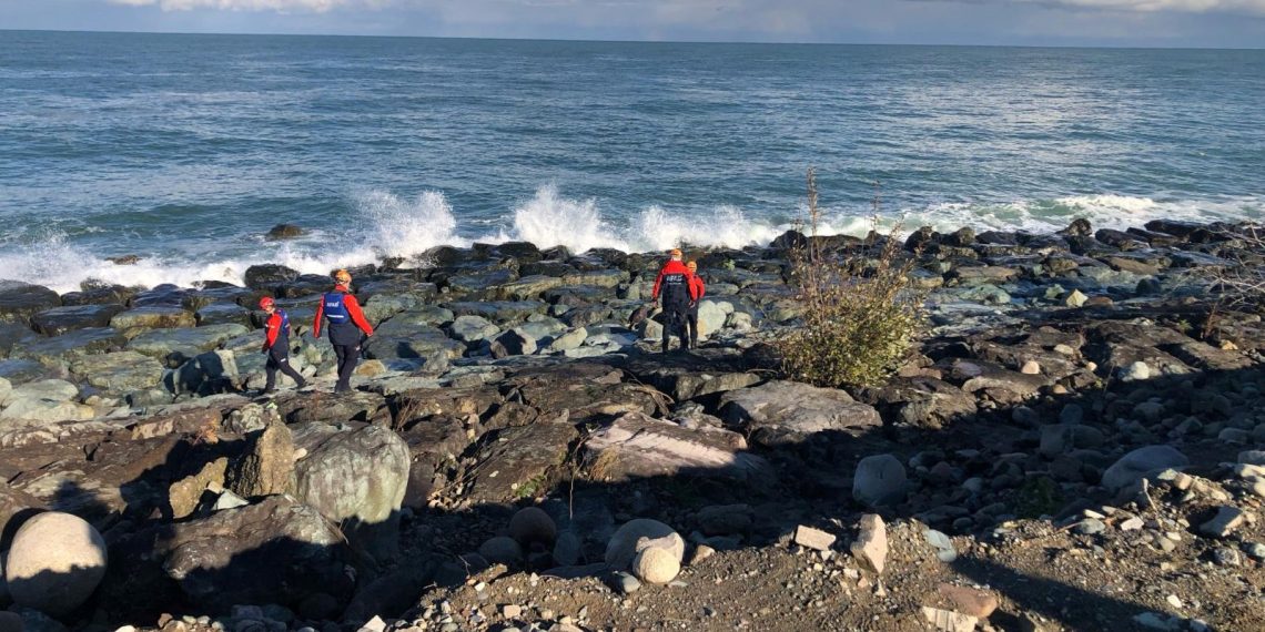 Rize’de dev dalgalar: Kayıp bayan aranıyor