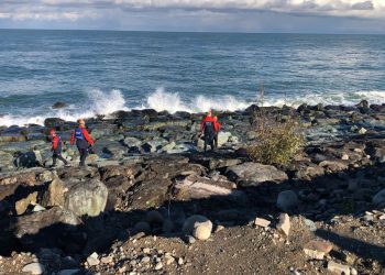 Rize’de dev dalgalar: Kayıp bayan aranıyor