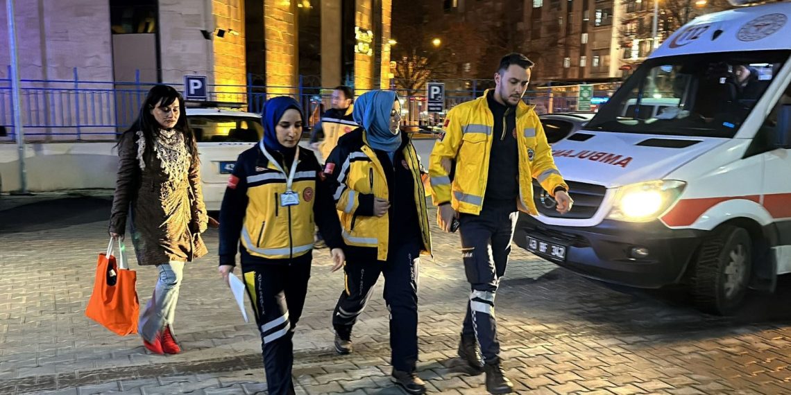 Sıhhat çalışanlarına saldıran baba ve oğlu hür