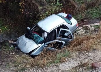 Siirt’te araba şarampole yuvarlandı: 1 meyyit, 8 yaralı