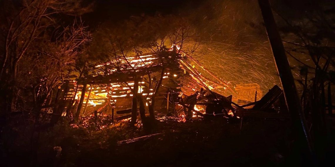 Sinop’ta 2 konut ve 6 samanlık yandı