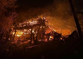 Sinop’ta 2 konut ve 6 samanlık yandı