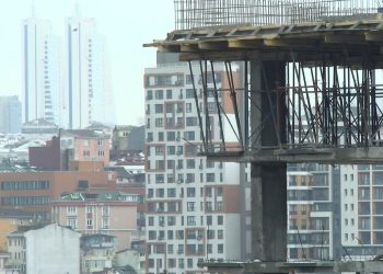 Sıva yaparken 6. kattan düşüp öldü