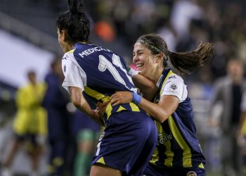 SON DAKİKA: Bayanlar derbisinde kazanan Fenerbahçe