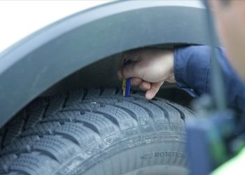 SON DAKİKA HABERİ: Kış lastiği mecburiliği bu yıl için 25 Kasım’a çekildi