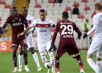 SON DAKİKA: Sivas’ta puanlar paylaşıldı: Trabzonspor tepe yarışında yara aldı