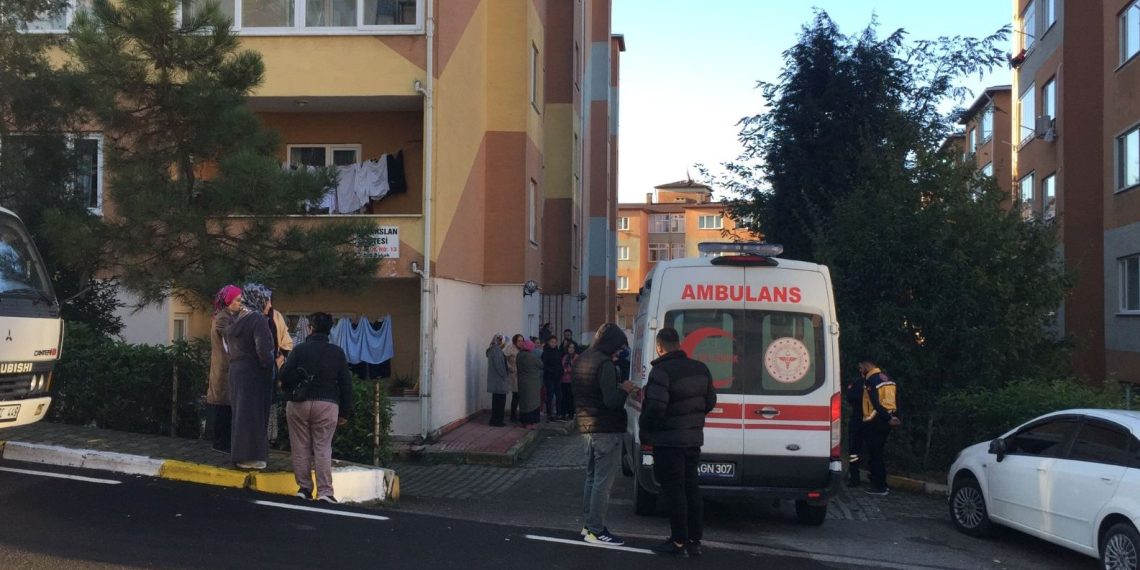 Tartıştığı karısını öldürdü, oğlunu ağır yaraladı