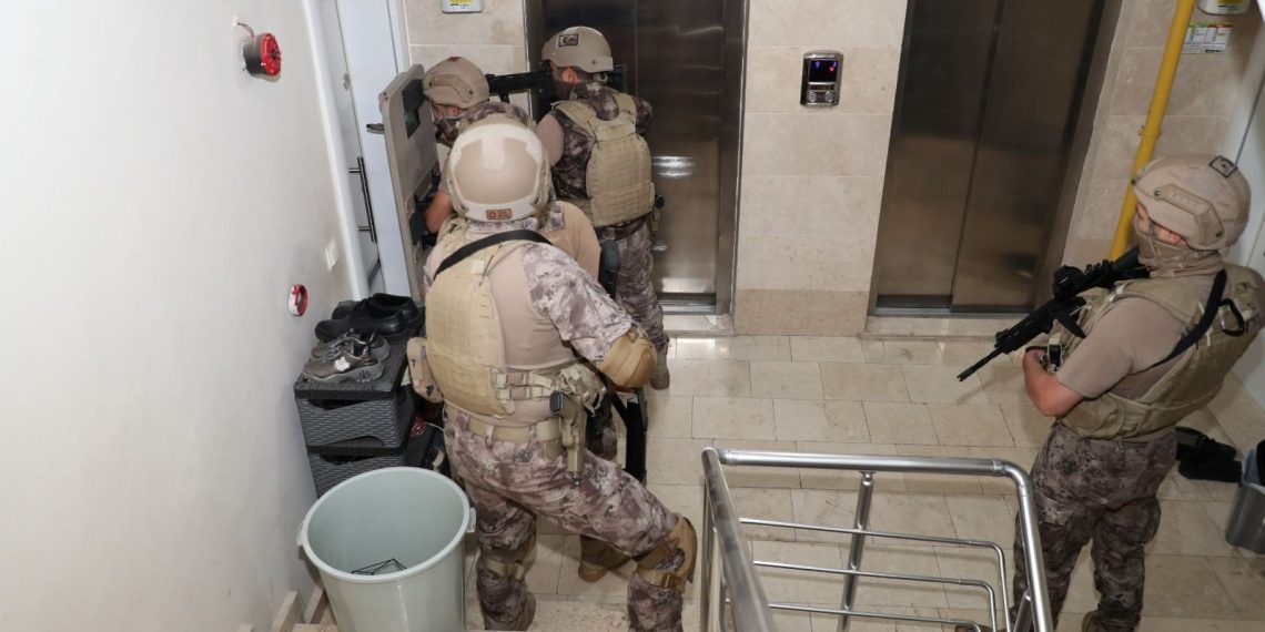 Terör örgütlerine finansman sağlayan 2 bireye gözaltı