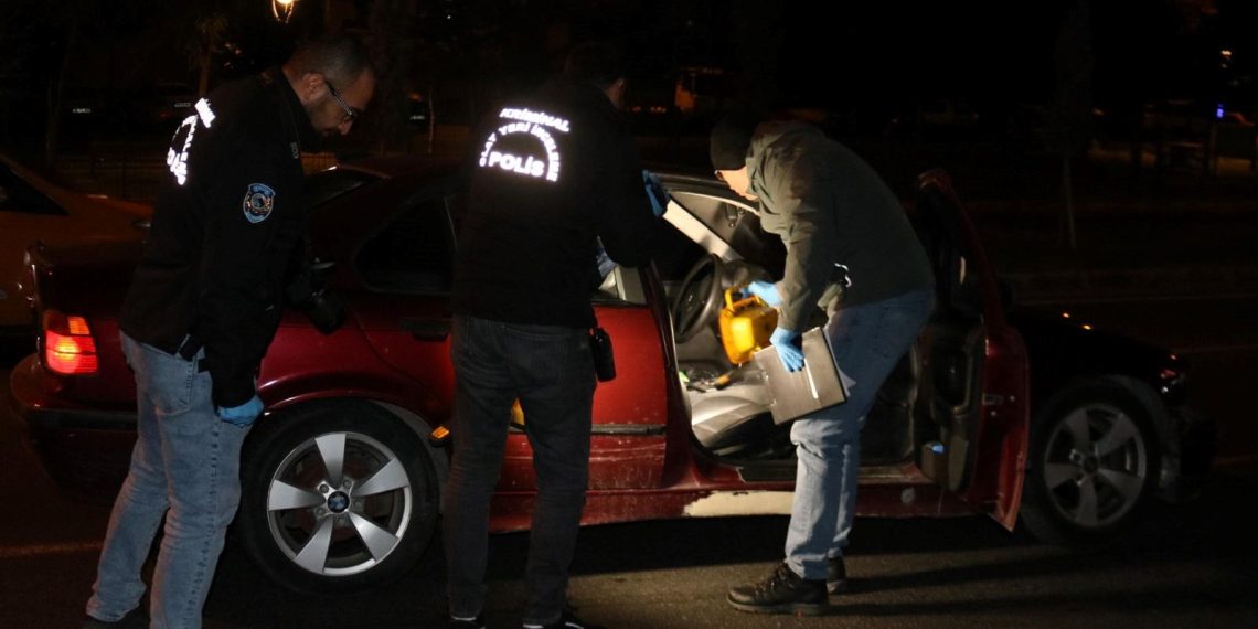 Trafikte karşılaştığı eski kocasını tabancayla yaraladı