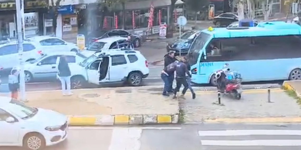 Trafikte yol verme hengamesi