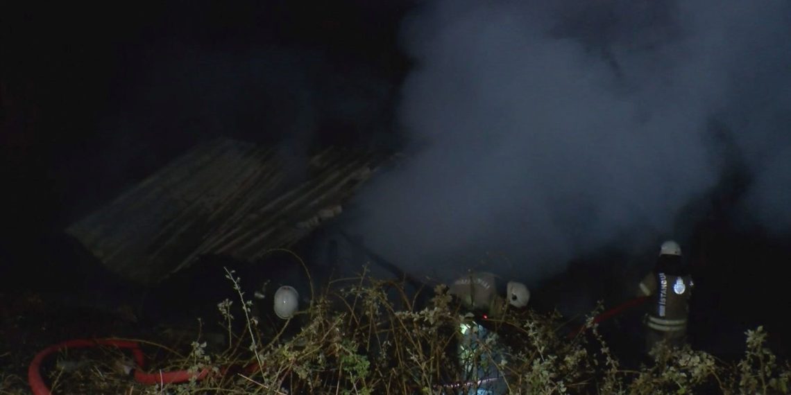 Traktörde çıkan yangın konuta sıçradı