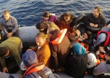 Türk karasularına itilen 132 kaçak göçmeni Kıyı Güvenlik kurtardı