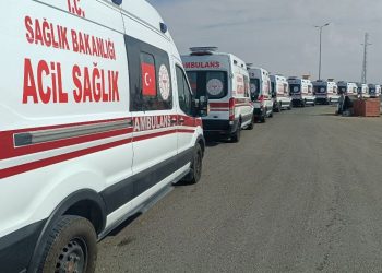 Türkiye’nin gönderdiği ambulanslar Refah Hudut Kapısı’na gidiyor