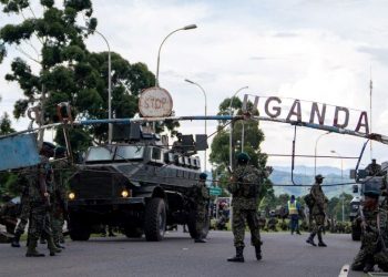 Uganda 2 binbaşıyı korkak oldukları için ordudan attı