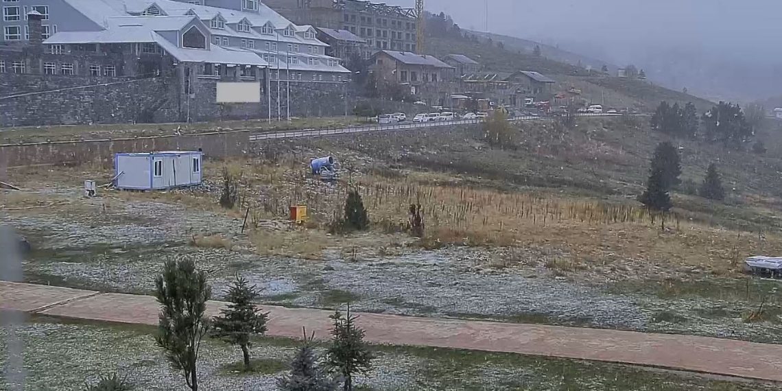 Uludağ’a mevsimin birinci karı yağdı (Pazar günü ağır kar bekleniyor)