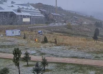 Uludağ’a mevsimin birinci karı yağdı (Pazar günü ağır kar bekleniyor)