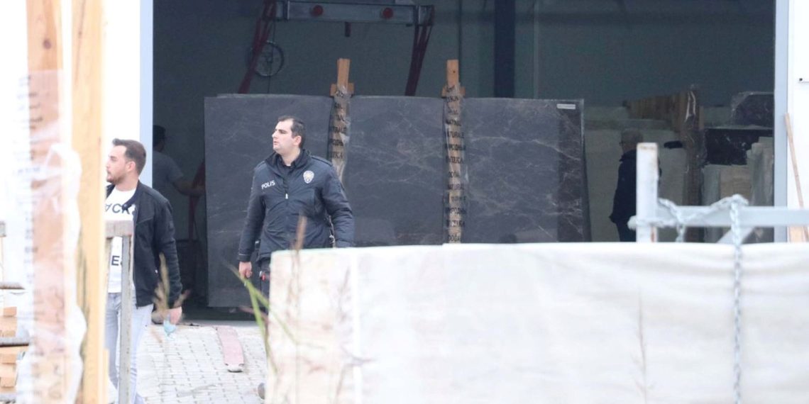 Üzerine mermer blok düşen emekçi öldü