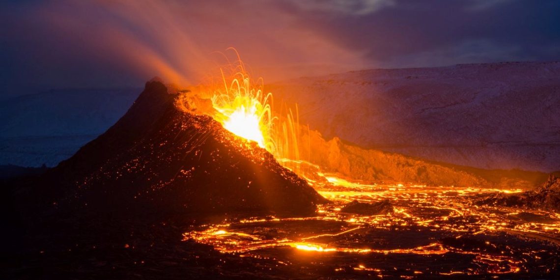 Yanardağ patlaması nedir, neden olur?
