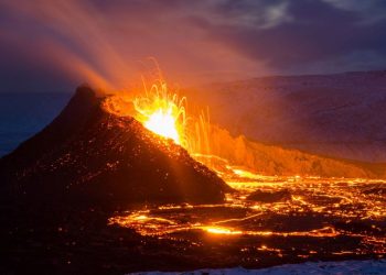 Yanardağ patlaması nedir, neden olur?