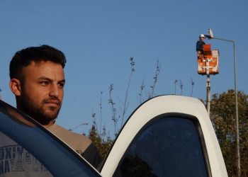 Yerden 18 metre yükseklikte Ata’ya hürmet duruşu