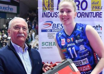 Yıldız voleybolcuya Isabelle Haak’a ikram matkap
