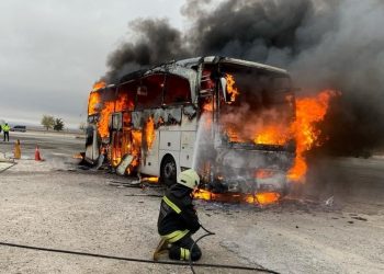Yolcu otobüsü alev alev yandı
