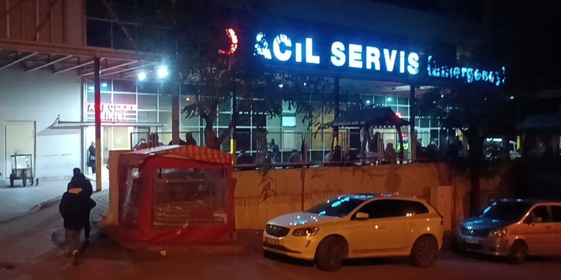 Yolda yürürken omzuna yorgun mermi isabet eden bayan yaralandı