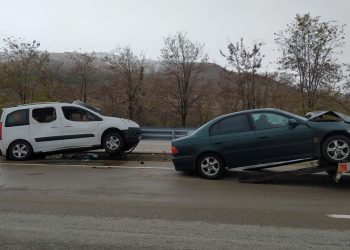 Yoldaki buzlanma kaza getirdi: 4 yaralı