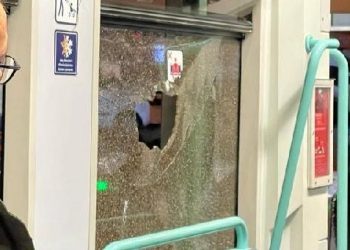 Zeytinburnu’nda tramvaya taşlı hücum