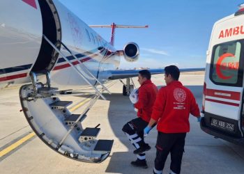 1 günlük bebek, ambulans uçakla Van’dan İstanbul’a sevk edildi
