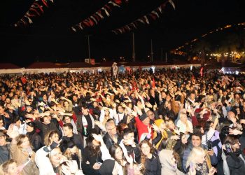13. Alanya Memleketler arası Yeni Yıl Pazarı renkli imajlara sahne oldu