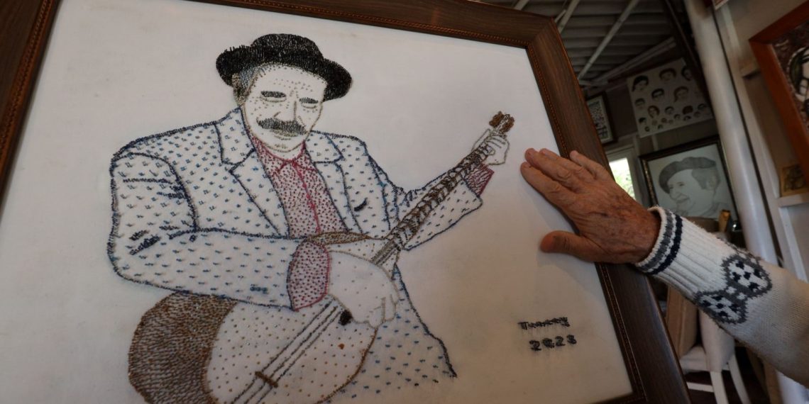 34 bin toplu iğneyle Aşık Veysel’in portresini yaptı