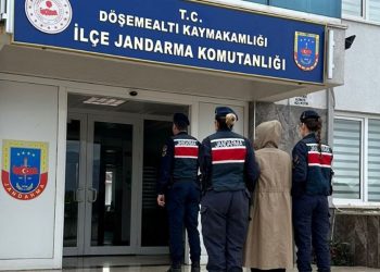 42 yıl mutlaklaşmış mahpus cezasıyla aranan hükümlü, tavan ortasında yakalandı