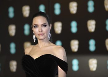 Moda sektörüne giren Angelina Jolie New York’taki mağazasında müşterilerine Türk kahvesi ikram ediyor