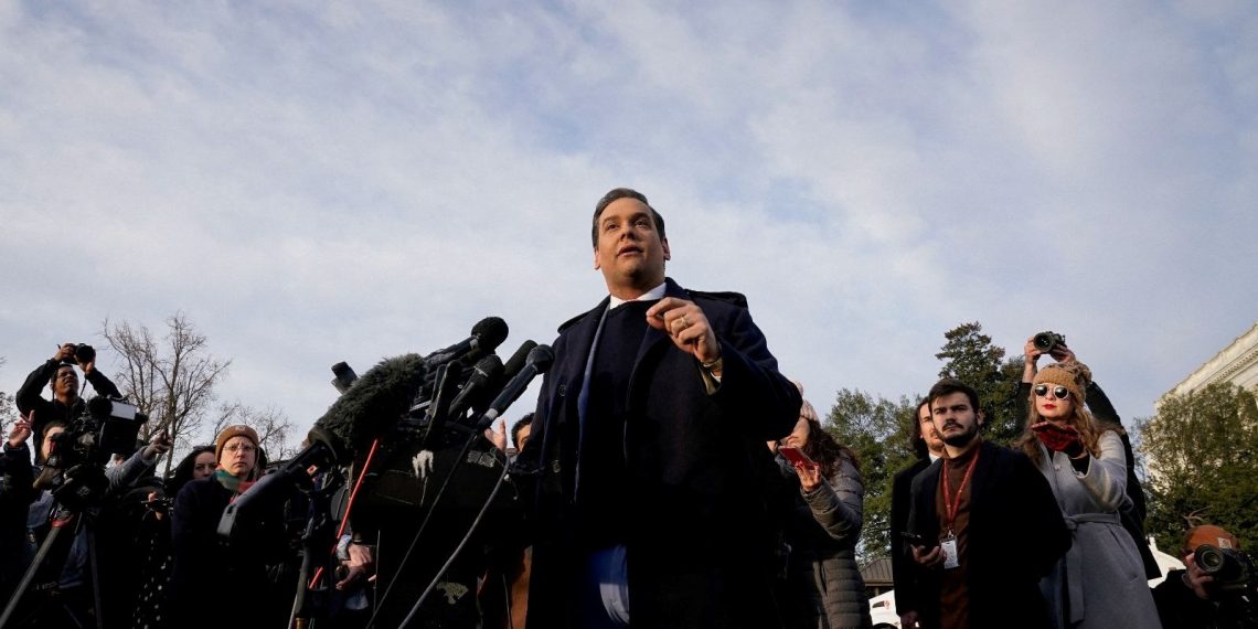 ABD Temsilciler Meclisi’nin eski üyesi Santos birinci sefer mahkemeye çıktı