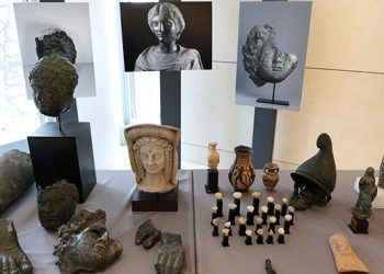 ABD’de ele geçirilen 41 tarihi eser Türk yetkililere teslim edildi