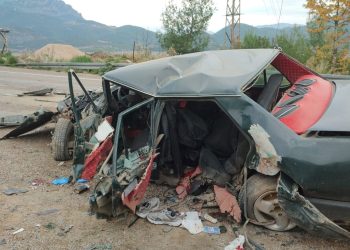 Adana’da arabalar çarpıştı: 1’i ağır, 4 yaralı