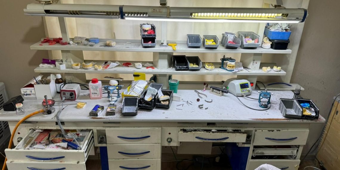 Adana’da kaçak diş kliniğine operasyon: 7 gözaltı