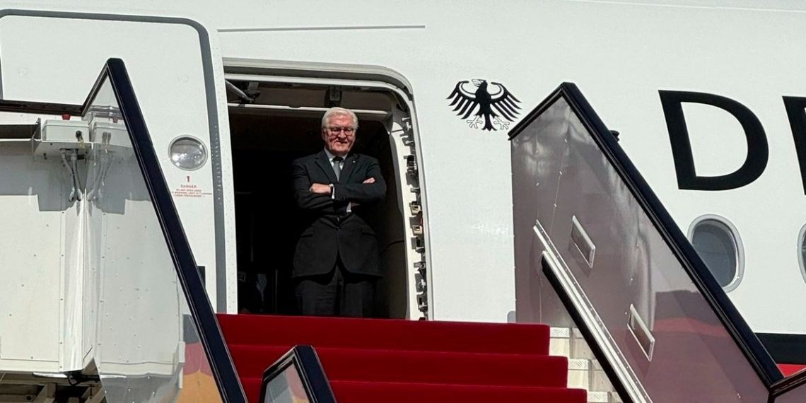 Almanya Cumhurbaşkanı’nı Katar’da kimse karşılamadı: Uçağın önünde yarım saat bekledi