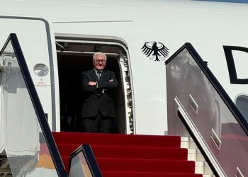 Almanya Cumhurbaşkanı’nı Katar’da kimse karşılamadı: Uçağın önünde yarım saat bekledi