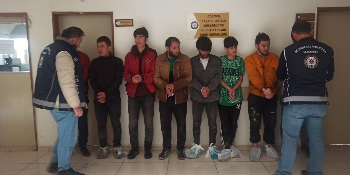 Amasya’da 8 kaçak göçmen yakalandı