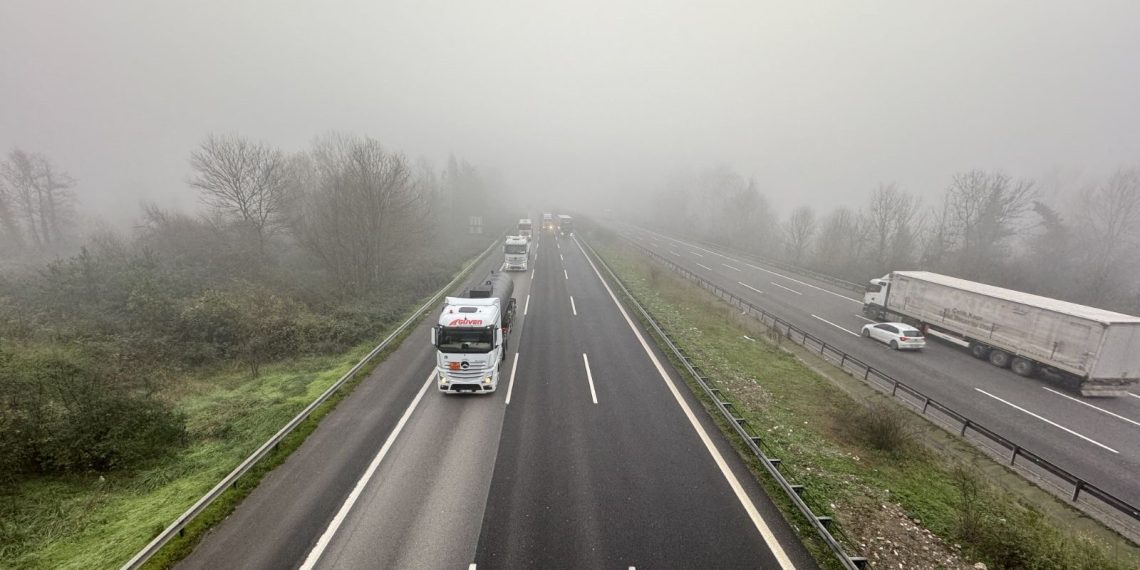 Anadolu Otoyolu’nda sis görüş aralığını düşürdü