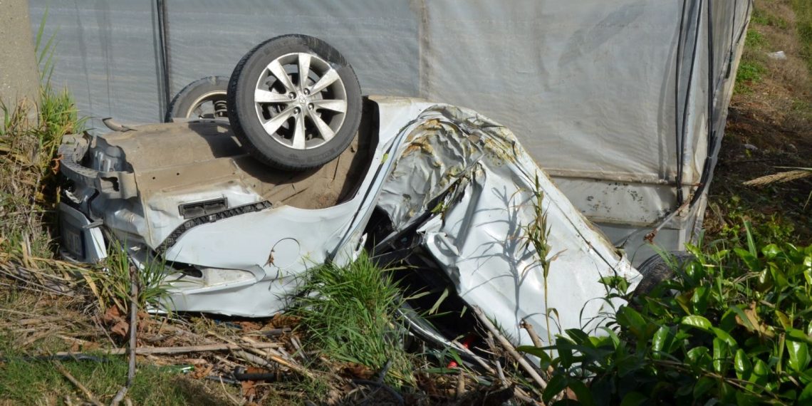 Antalya’da 17 yaşındaki genç, babasının arabasıyla yaptığı kazada öldü