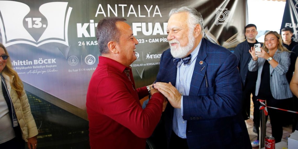 Antalya’da kitap fuarına ağır ilgi