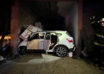 Antalya’da suratını alamayan araba meskenin deposuna daldı: 1 yaralı