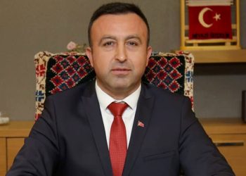 Antalya’da taksicilerden elektrikli araçlar için ”korsan taşımacılık” şikayeti